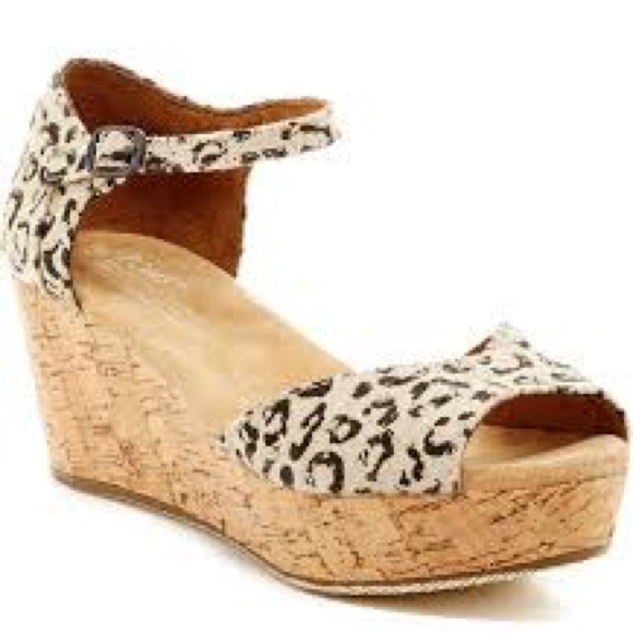 Toms Shoes - TOMS Snow Leopard platform wedge SIZE 6.5